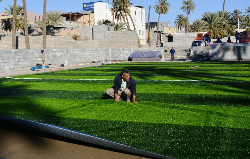 ساخت دو زمین چمن مصنوعی در حاجی آباد