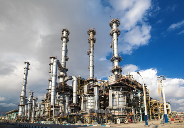 افزایش تولید ۱۵ میلیون لیتر بنزین در پالایشگاه نفت ستاره خلیج‌فارس