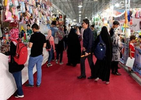 افتتاح نمایشگاه فروش پاییزه در بندرعباس به مناسبت بازگشایی مدارس