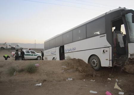 انحراف اتوبوس در محور خمیر _ بندرعباس، ۹ مصدوم بر جا گذاشت